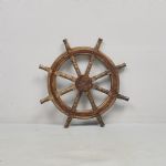 572372 Ship's wheel